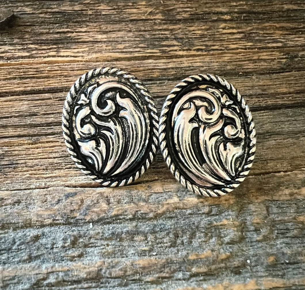 Oval tooled earrings