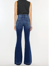 Load image into Gallery viewer, Maya Creek Cross Over Jeans