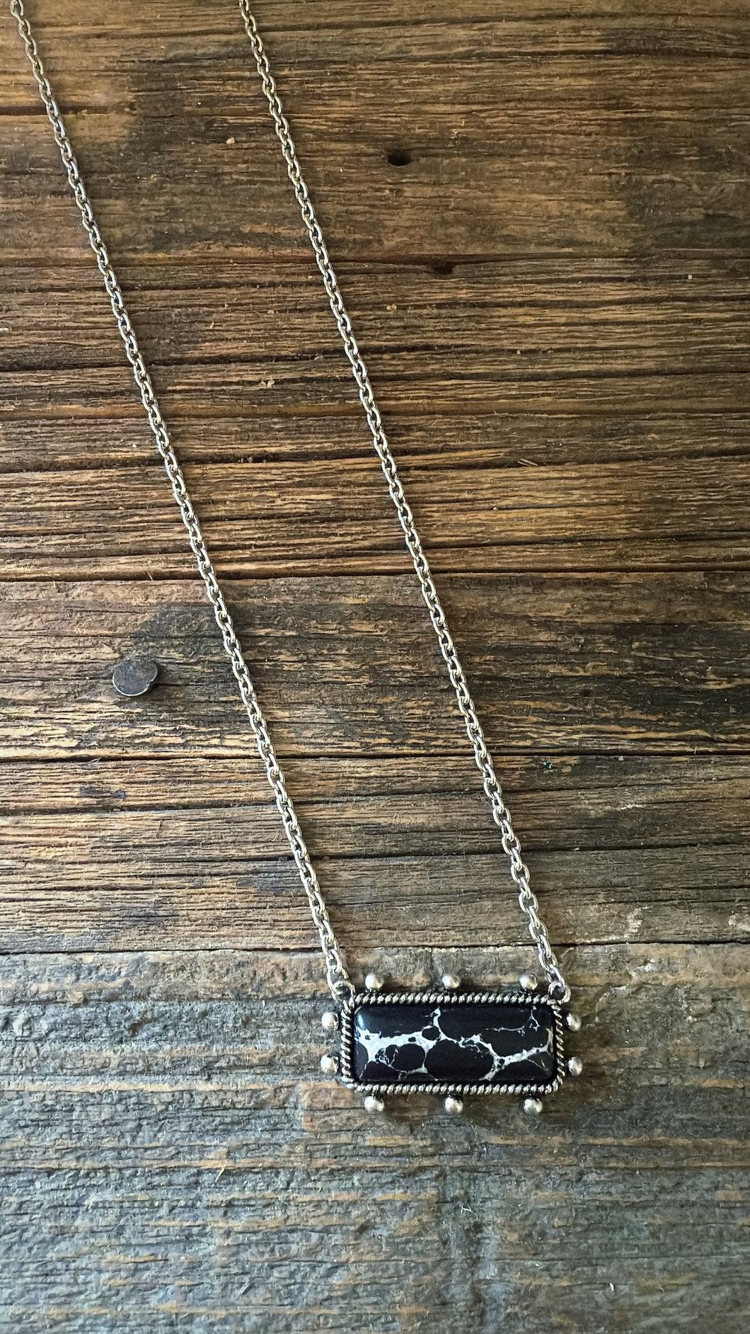 Bar pendant necklace - black