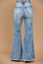 Load image into Gallery viewer, Wisteria Lane jeans - light