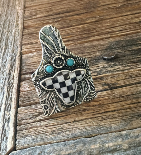 Checkered toolded tag ring
