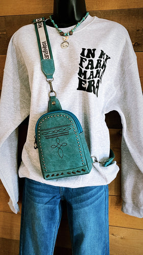 In my farm mom era crewneck multiple colours)