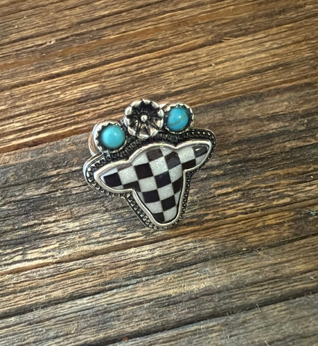 Checkered heifer ring