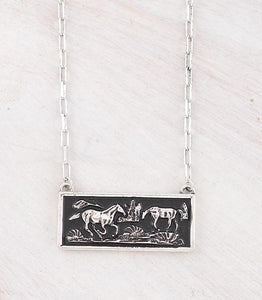 Bar horse necklace
