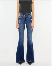 Load image into Gallery viewer, Maya Creek Cross Over Jeans