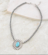 Load image into Gallery viewer, Semi stone conch I necklace