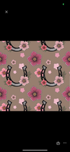 Load image into Gallery viewer, Horse shoe beach towel