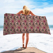 Load image into Gallery viewer, Horse shoe beach towel