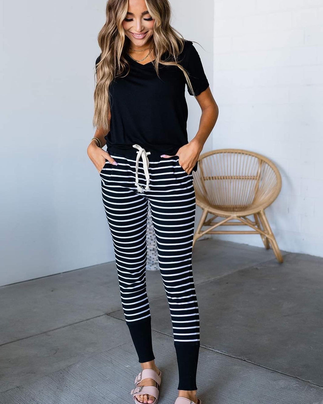 Ampersand joggers -black stripe